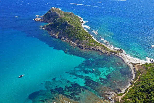 Cap Taillat, Saint-Tropez, reachable by yacht tender
