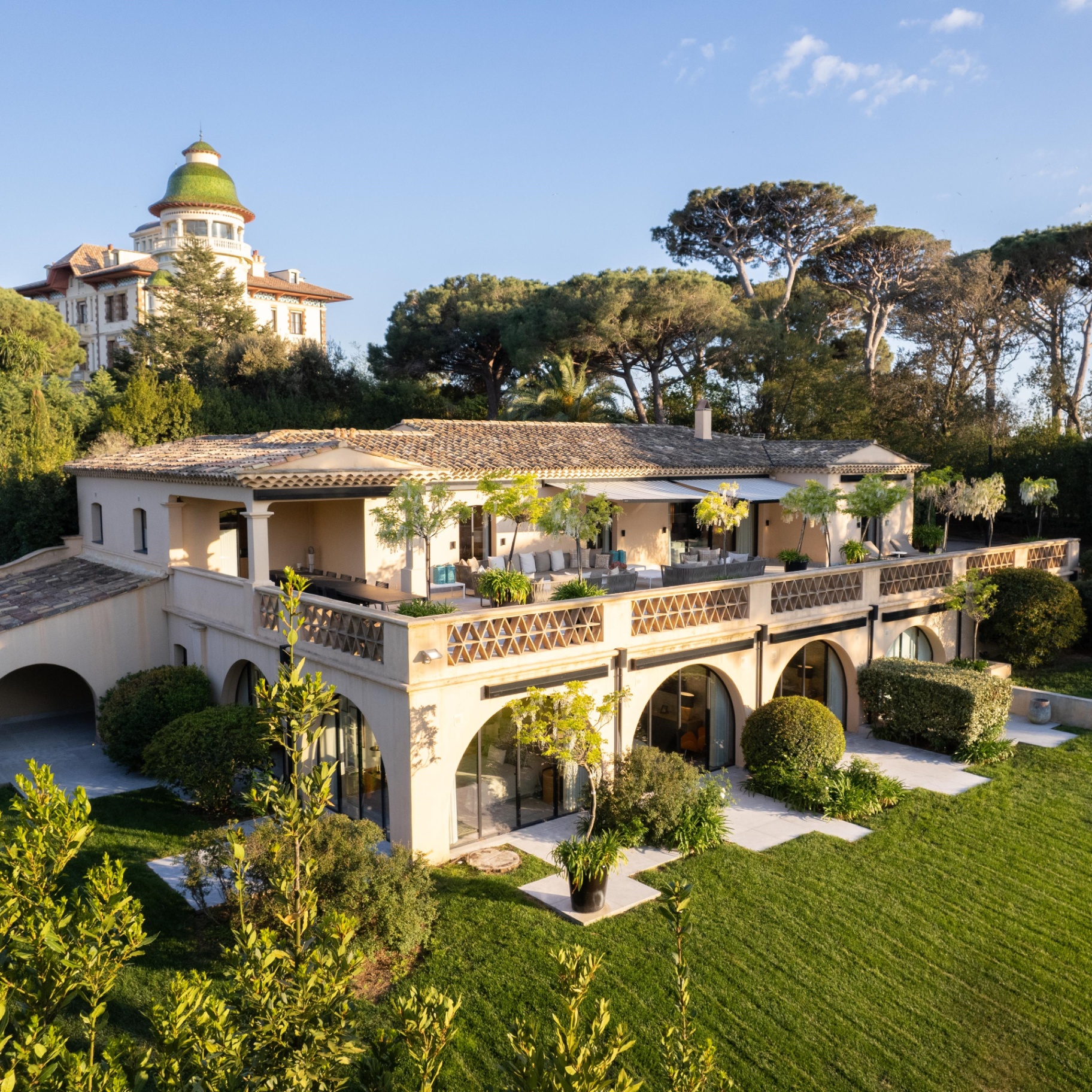 Villas of the Rich & Famous, Saint-Tropez, reachable by yacht tender